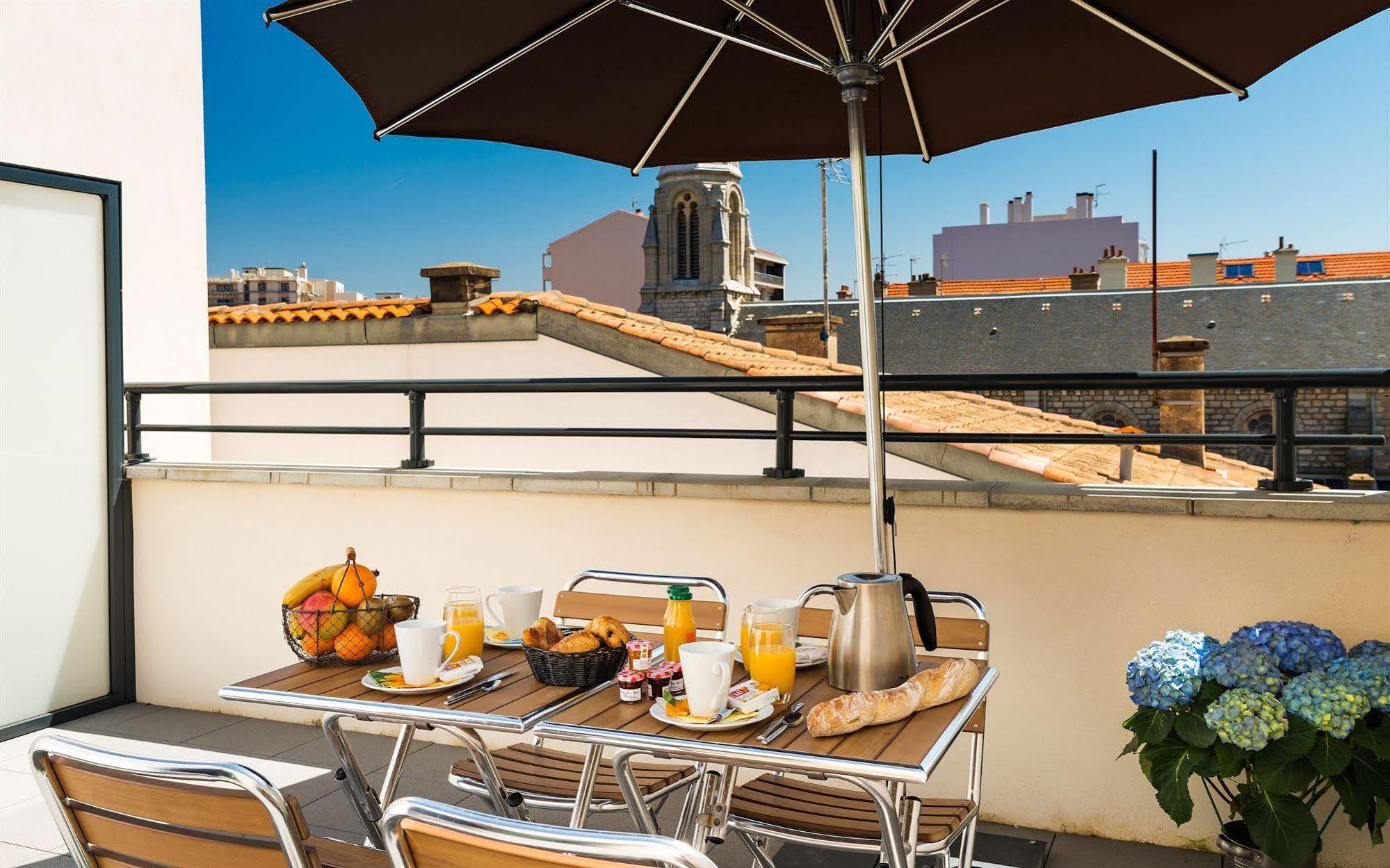 Lagrange Vacances Les Patios Eugénie Biarriz Exterior foto